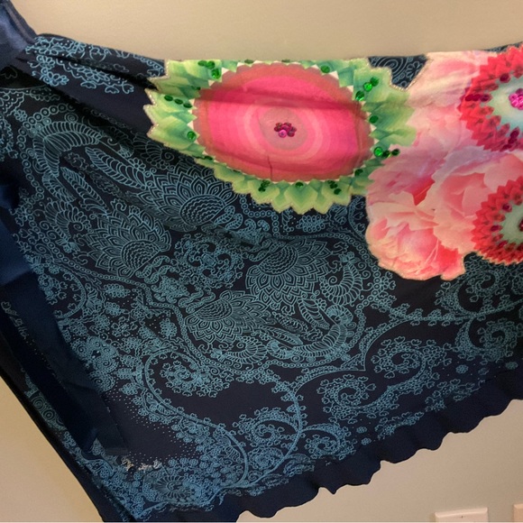 Desingual Short Sleeved Summer Beauty - Picture 2 of 4